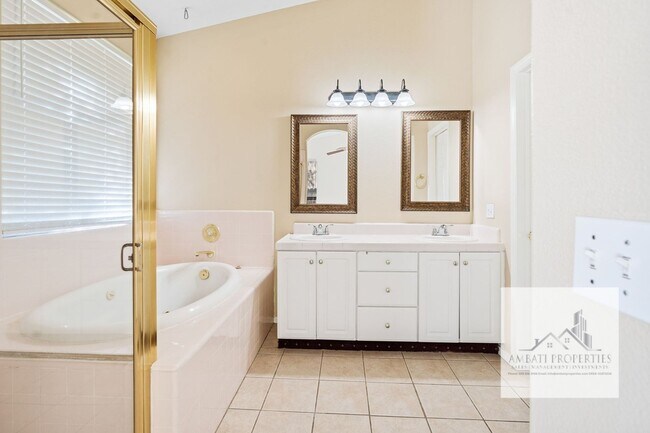 Building Photo - 3 Bed 2 Bath in Clovis Unified School District!