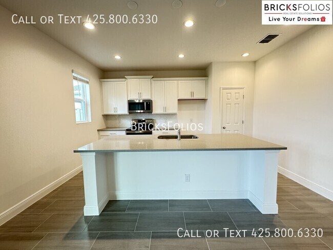 Building Photo - 14508 Crestavista Ave