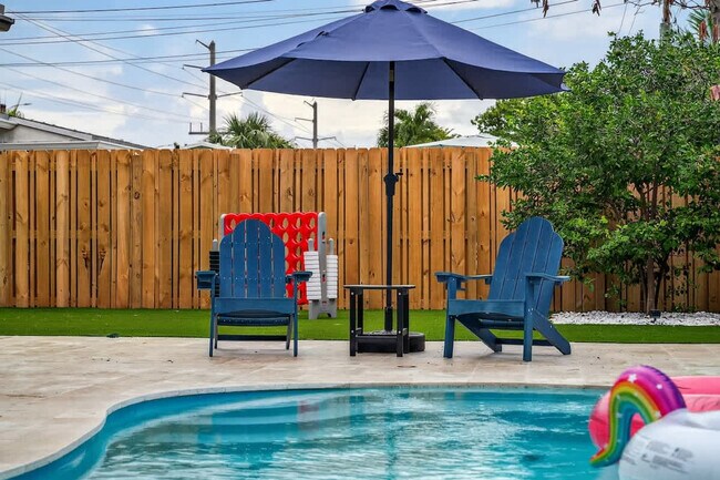 Building Photo - 5760 NE 18th Ave