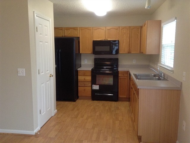 Building Photo - 3635 Chepstow Ct