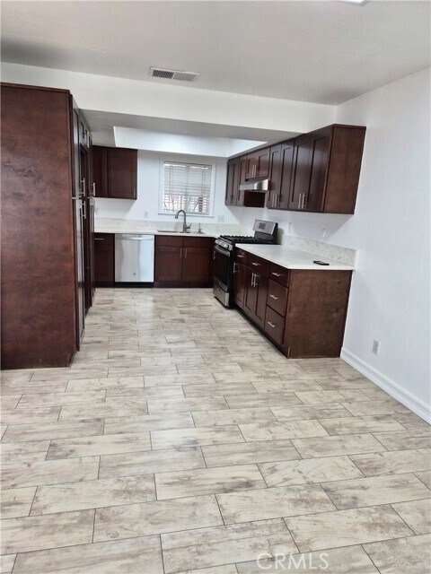 Building Photo - 2901 W Ball Rd