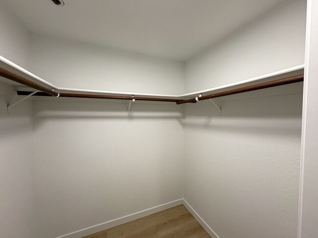 Building Photo - Newly Renovated 2BR/2BA First-Floor Condo ...