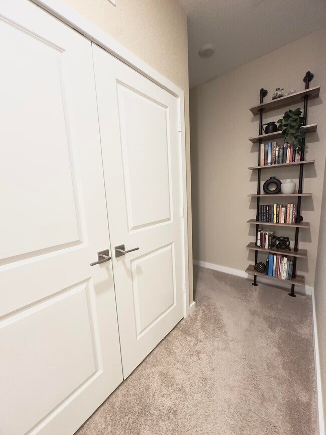 Building Photo - 69 Bandol St