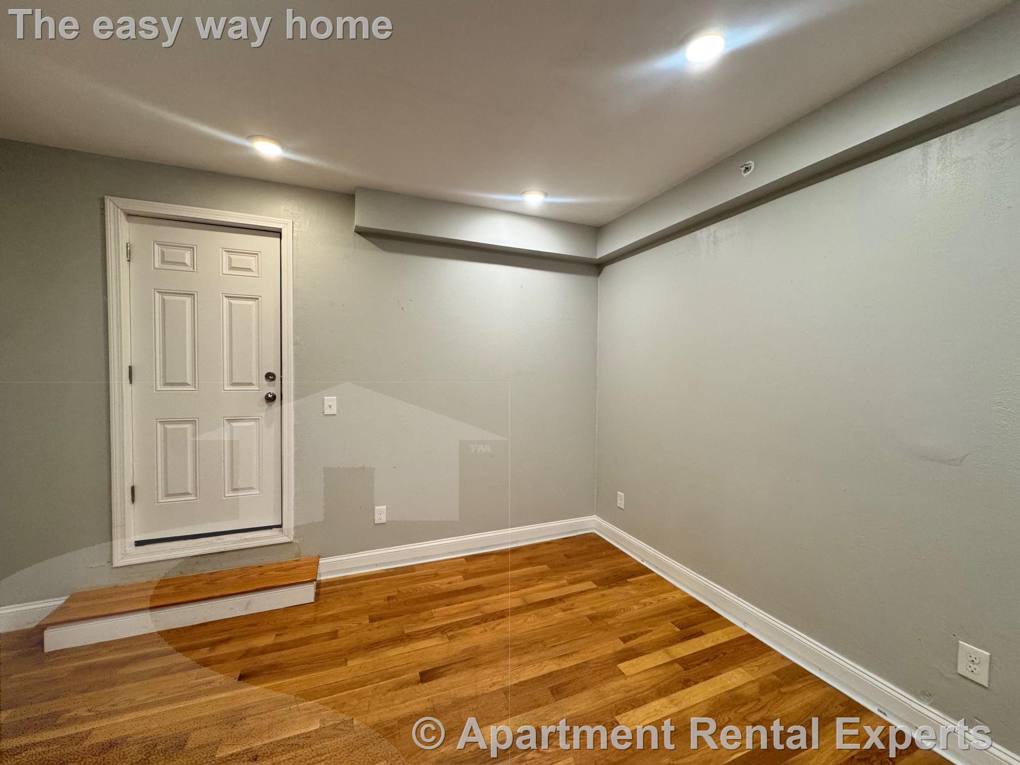 Building Photo - 246 Main St