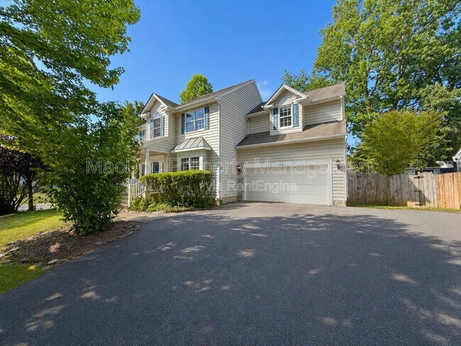 Building Photo - 10500 Westfield Ln