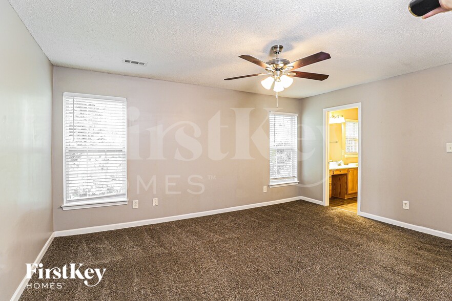 Building Photo - 933 Milkwood Ln