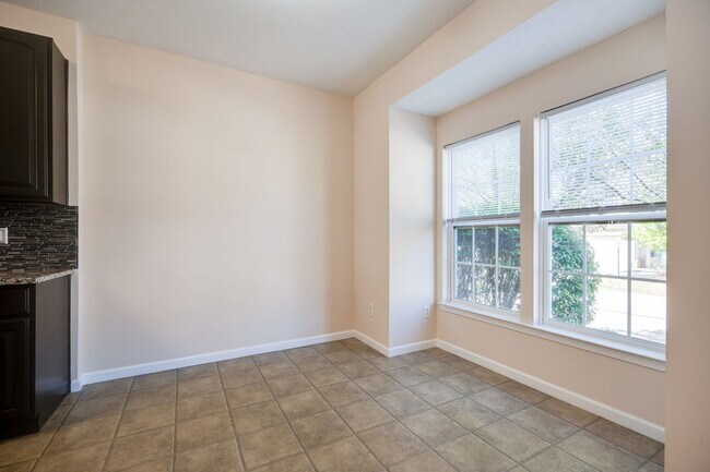 Building Photo - 2652 Harrison Ln