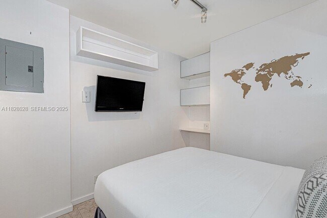 Building Photo - 2301 Collins Ave