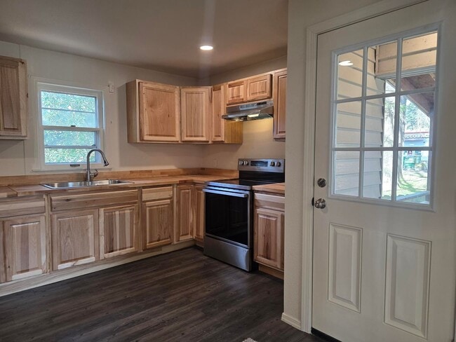 Building Photo - 2 bedroom home in West Bremerton