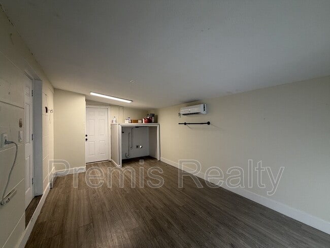Building Photo - 2028 N Betty Ln
