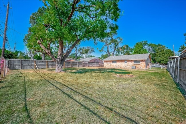 Building Photo - 7027 Inkberry Dr