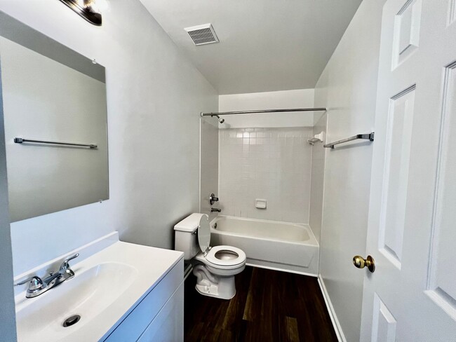 Building Photo - Spacious 4 Bedroom 3.5 Bathroom with Deck ...