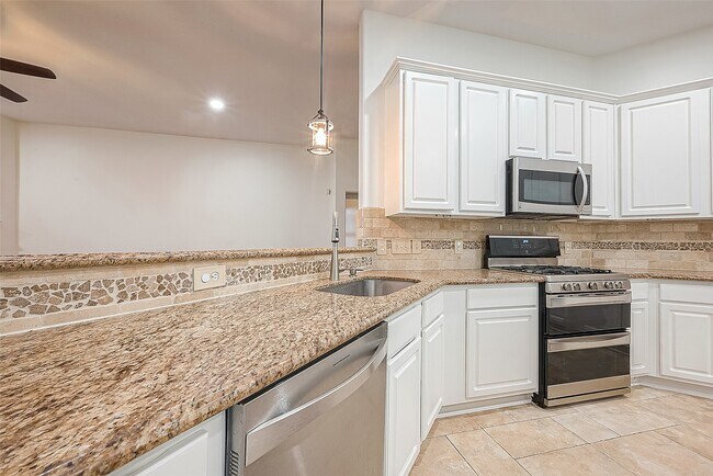 Building Photo - 23759 River Pl Dr