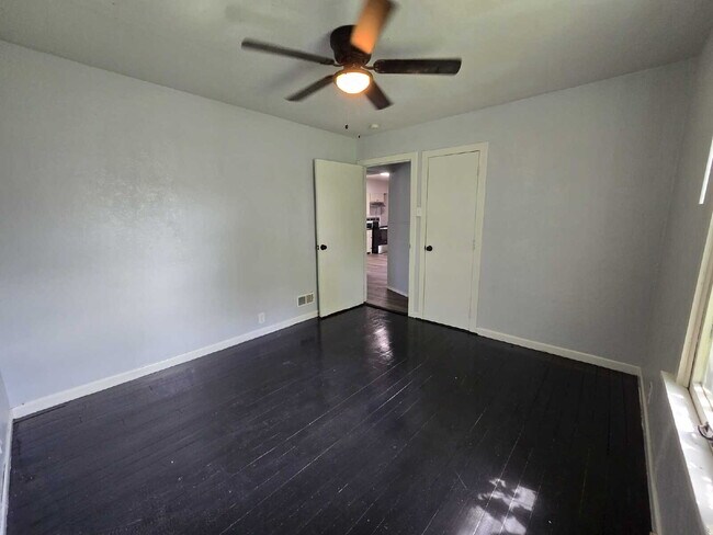 Building Photo - 1135 Canaan Ave