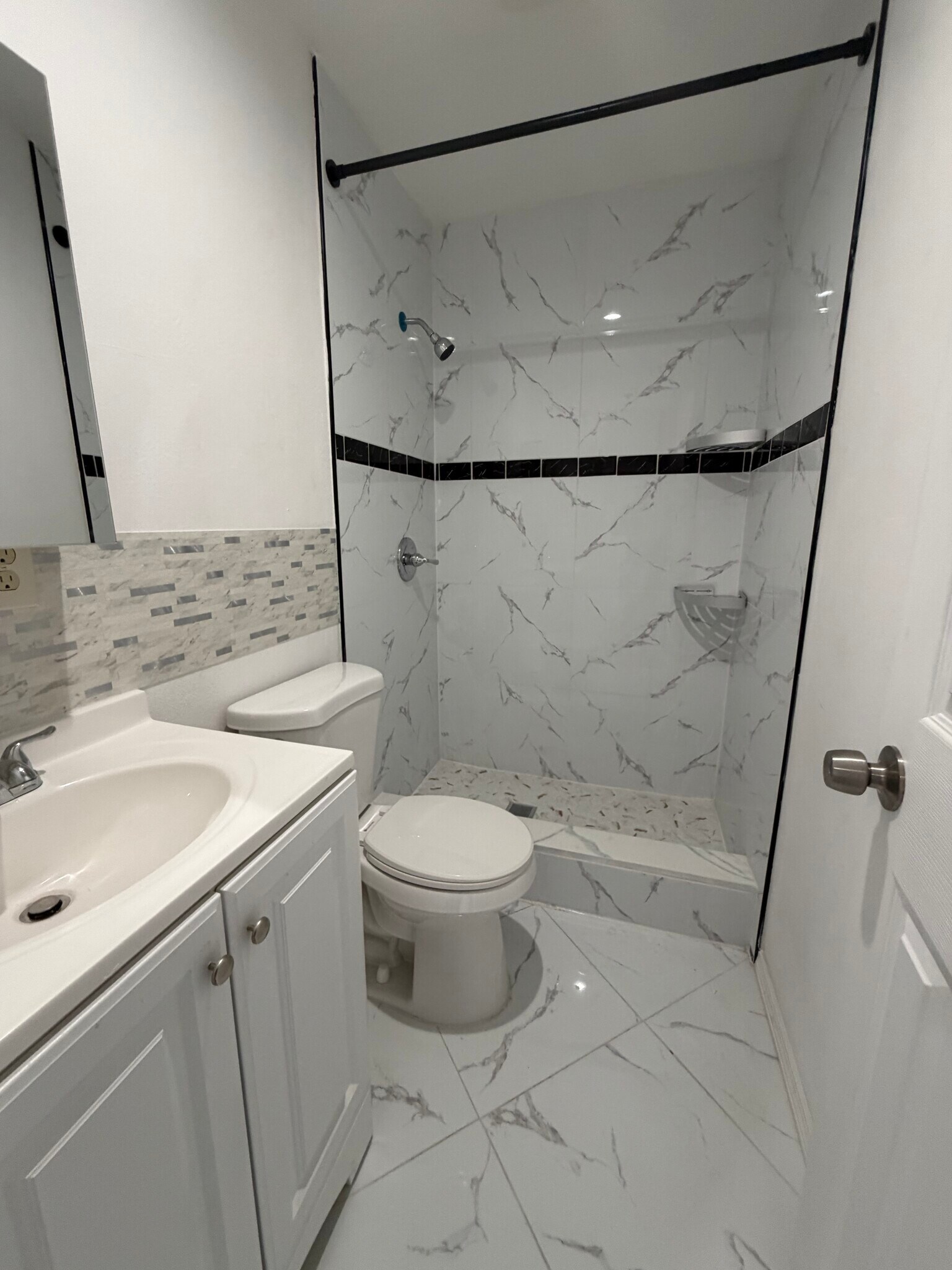 Building Photo - 4007 Deleuil Ave