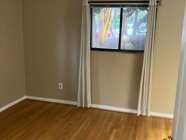 Building Photo - 1 BR/1 BA condo for rent in Courthouse, Ar...