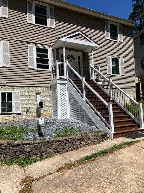 Building Photo - 702 Hudson Ave