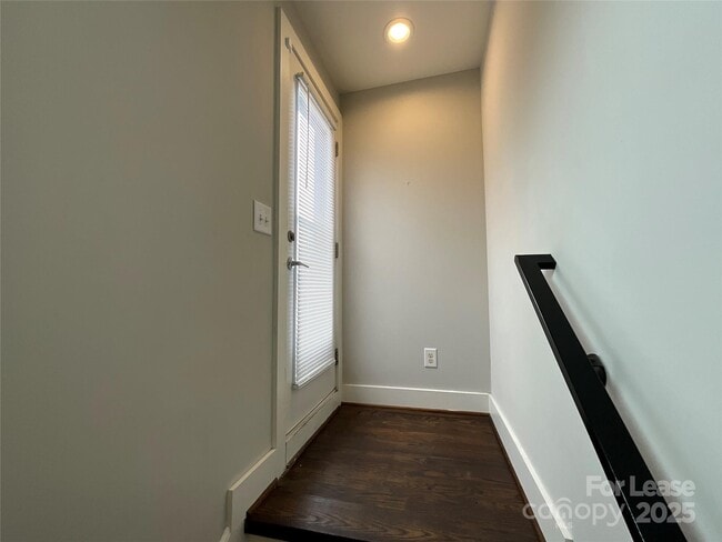 Building Photo - 1012 Westbrook Dr