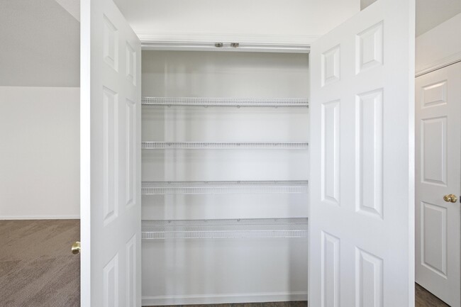 Building Photo - 2413 Northampton Dr