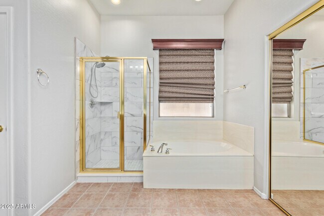 Building Photo - 13508 W Alvarado Dr