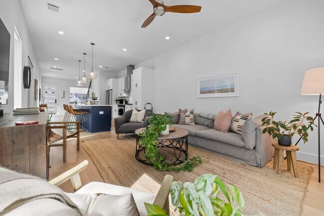 Building Photo - 1204 E 32nd St