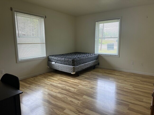 Building Photo - 175 Kendall Ave