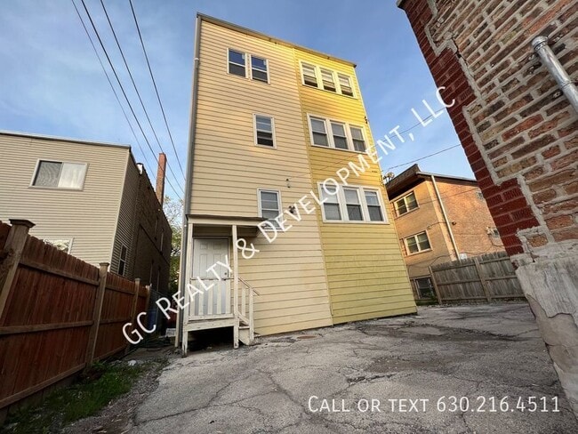 Building Photo - 4820 N Springfield Ave