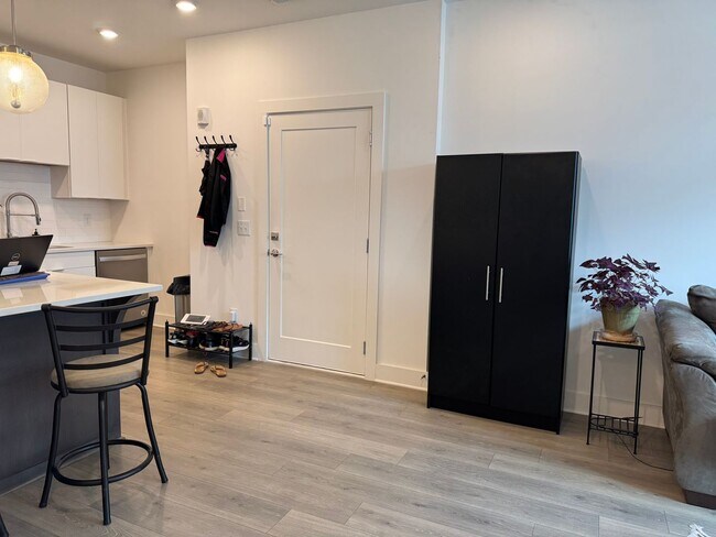 Building Photo - Great Studio in the Heart of Nashville