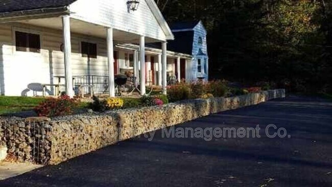 Building Photo - 106 3rd St