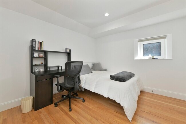 Building Photo - 492 Beacon St