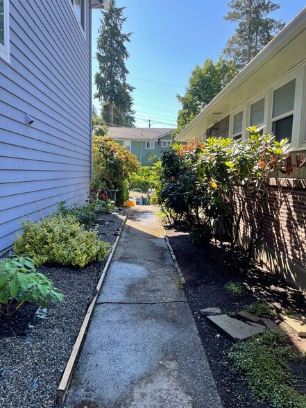 aside yard - 2934 2nd Ave N