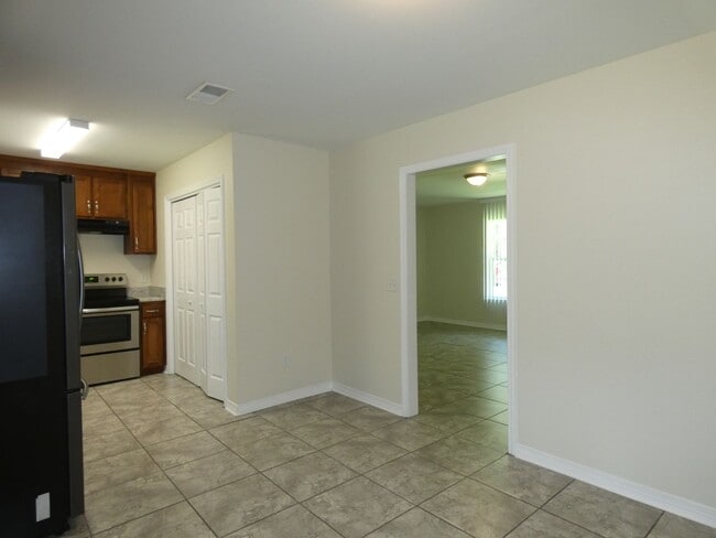 Building Photo - Charming 3-Bedroom Home - Spacious Layout