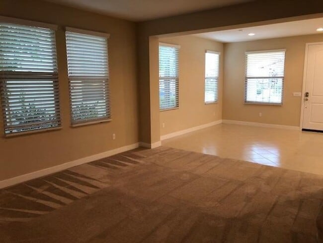 Building Photo - East Ventura - Available Soon: Spacious 4 bedroom Condo