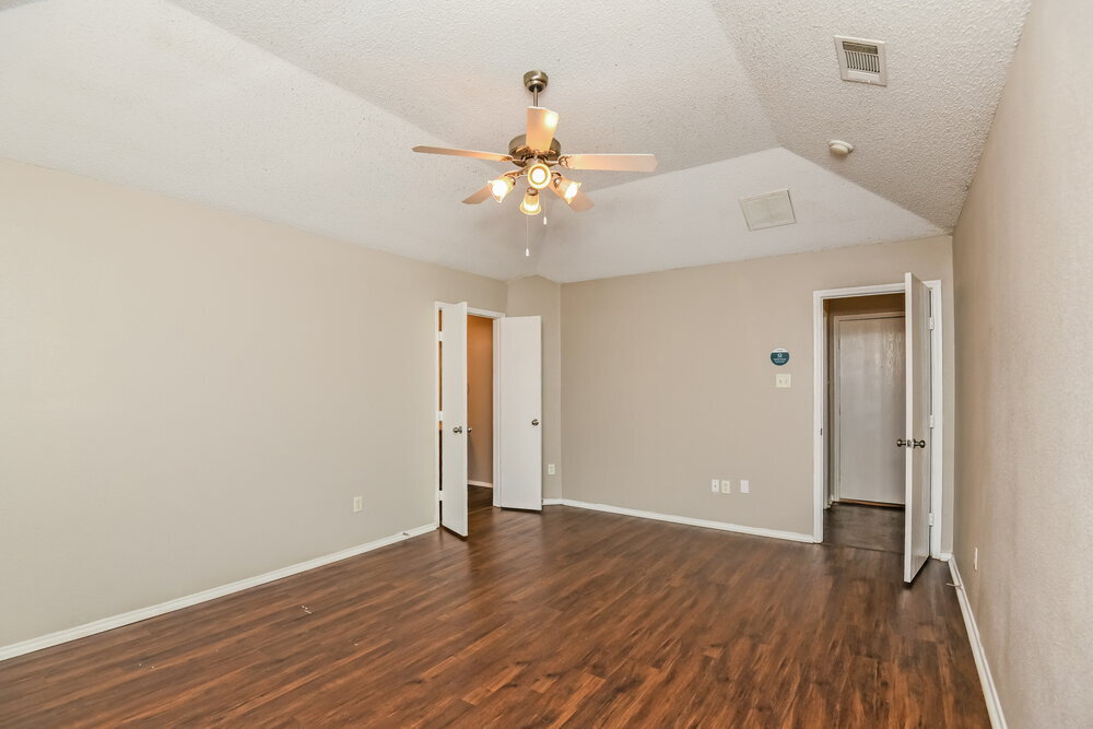 Building Photo - 825 Mesa Vista Dr