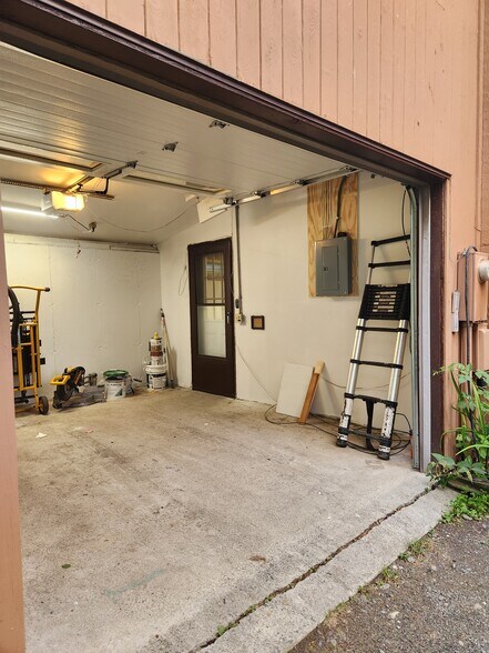 Building Photo - 232 Morris Rd