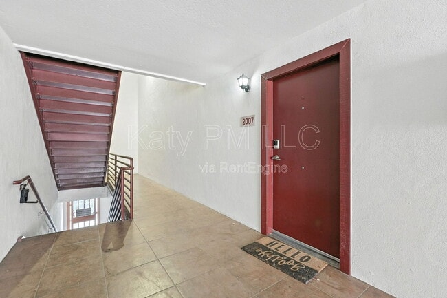 Building Photo - 1005 E 8th St