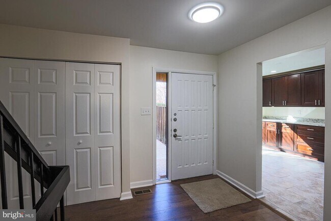 Building Photo - 6331 Red Cedar Pl