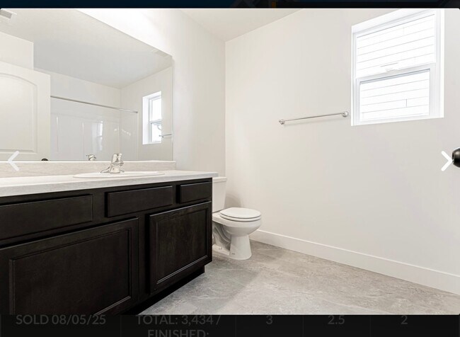 Building Photo - 13735 Devers Dr