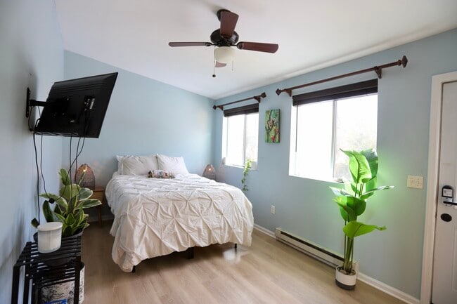 Building Photo - 14 Sterling Rd