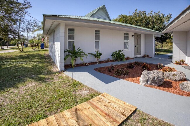 Building Photo - 101 Jasmine Ct