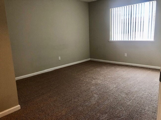 Building Photo - 885 Halidon Way