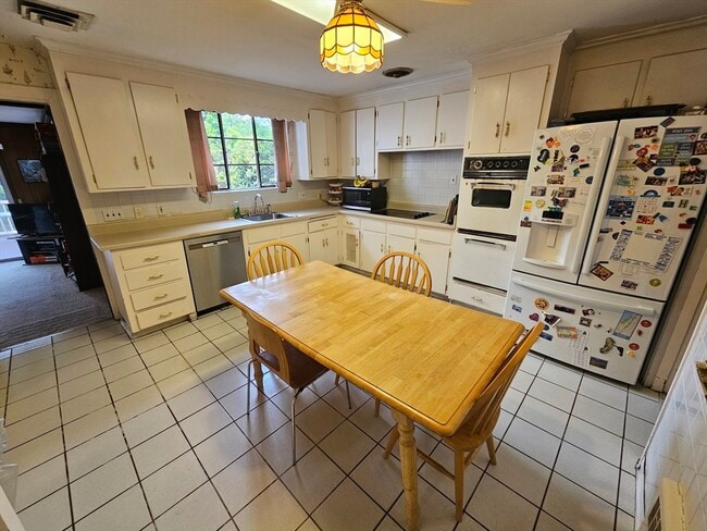 Building Photo - 56 Great Meadow Rd