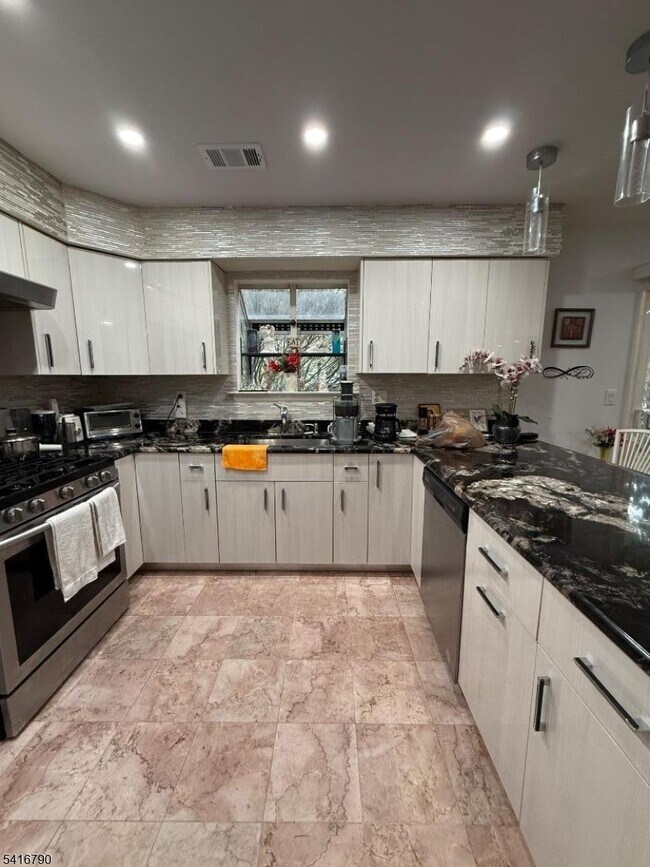 Building Photo - 195 Matlook Pl