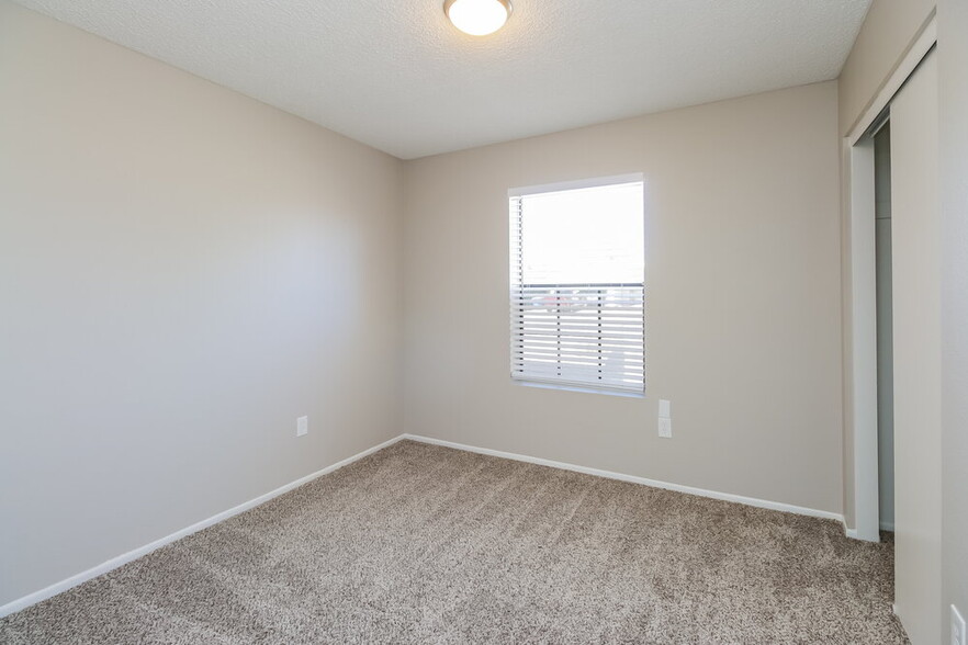 Building Photo - 7453 E Diamond Ave