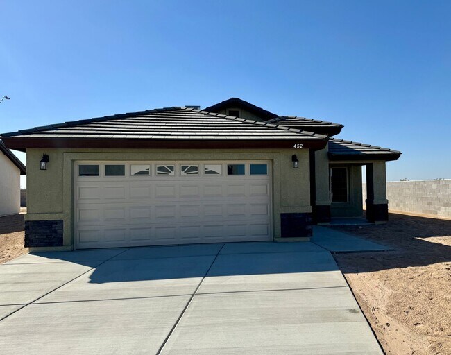 Building Photo - Newer 3 bedroom home with 2 car garage on a Fully Fenced Corner Lot