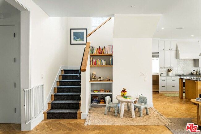 Building Photo - 1099 Nowita Pl