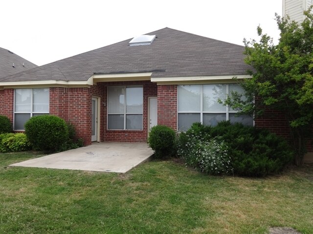 Building Photo - 2775 Ivy Hill Dr