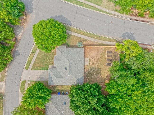 Building Photo - 1501 Tree Line Dr