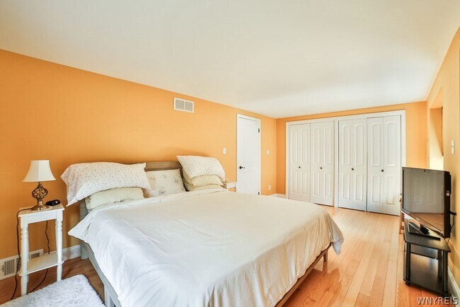 Building Photo - 32 Bernhardt Dr