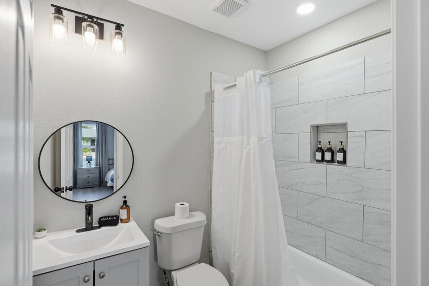 Building Photo - 830 Porter St